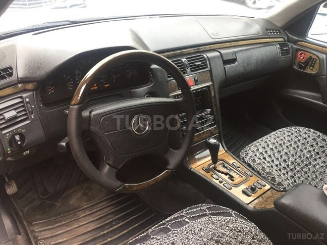 Mercedes E 240 1999, 194,000 km - 2.4 l - Bakı