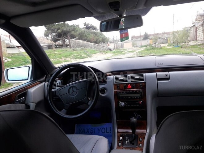 Mercedes E 260 1998, 226,170 km - 2.6 l - Bakı