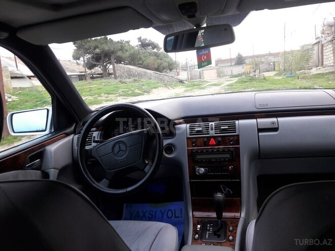 Mercedes E 260 1998, 226,170 km - 2.6 l - Bakı