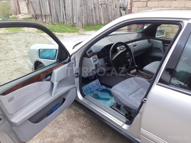 Mercedes E 260 1998, 226,170 km - 2.6 l - Bakı