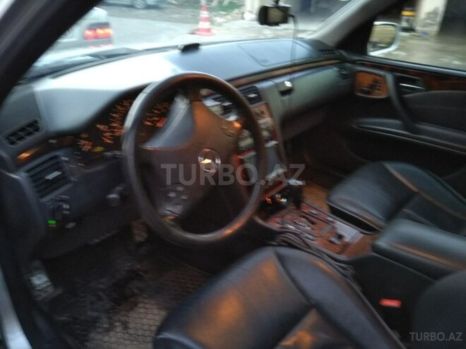 Mercedes E 320 2001, 206,000 km - 3.2 l - Bakı