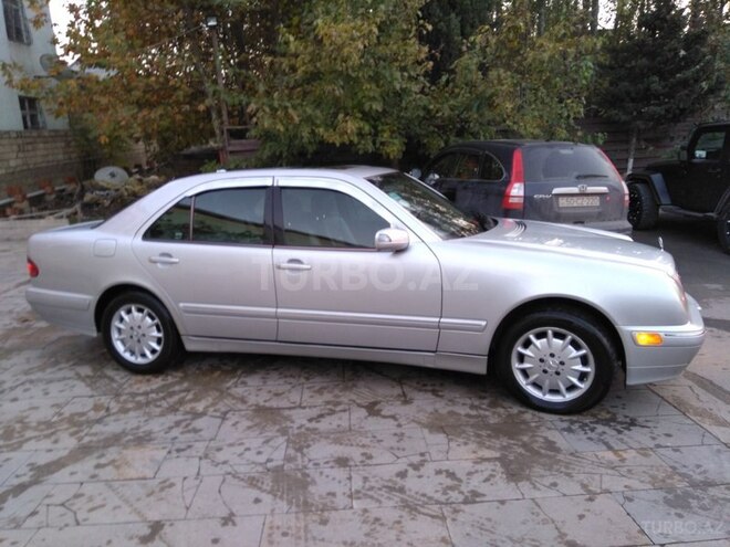 Mercedes E 320 2001, 206,000 km - 3.2 l - Bakı
