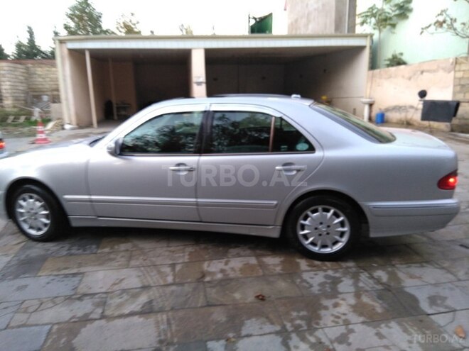 Mercedes E 320 2001, 206,000 km - 3.2 l - Bakı