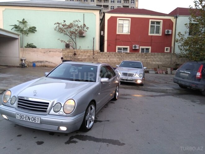 Mercedes E 320 2001, 206,000 km - 3.2 l - Bakı