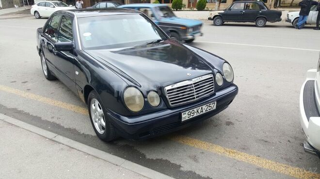 Mercedes E 220 1997, 350,000 km - 2.2 l - Bakı