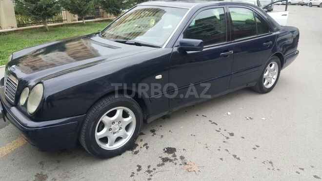 Mercedes E 220 1997, 350,000 km - 2.2 l - Bakı