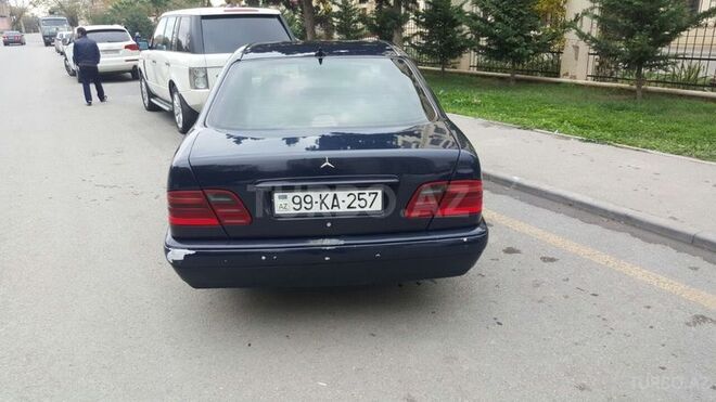 Mercedes E 220 1997, 350,000 km - 2.2 l - Bakı