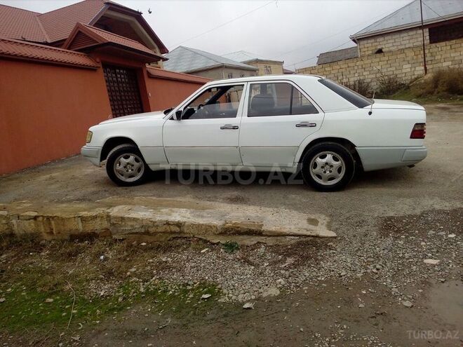 Mercedes E 230 1991, 350,000 km - 2.3 l - Quba