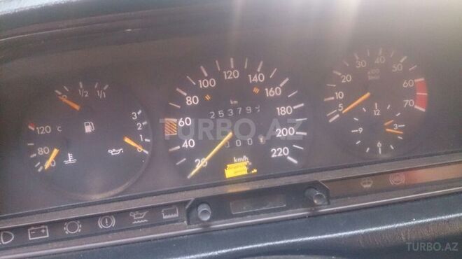 Mercedes 190 1991, 25,379 km - 2.0 л - Xırdalan