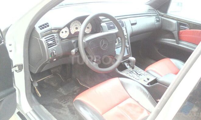Mercedes E 240 1998, 297,000 km - 2.4 л - Bakı
