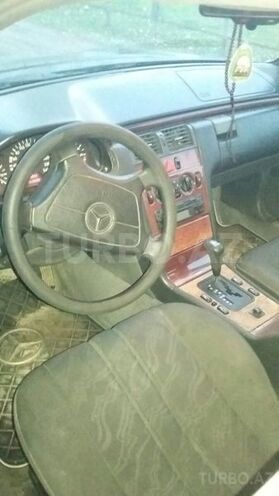 Mercedes E 230 1996, 413,000 km - 2.3 л - Salyan