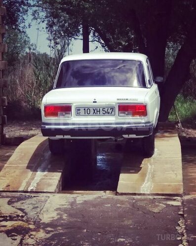 LADA (VAZ) 2107 2005, 242,000 km - 0.3 l - Salyan