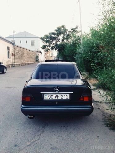 Mercedes E 220 1995, 390,000 km - 2.2 л - Bakı