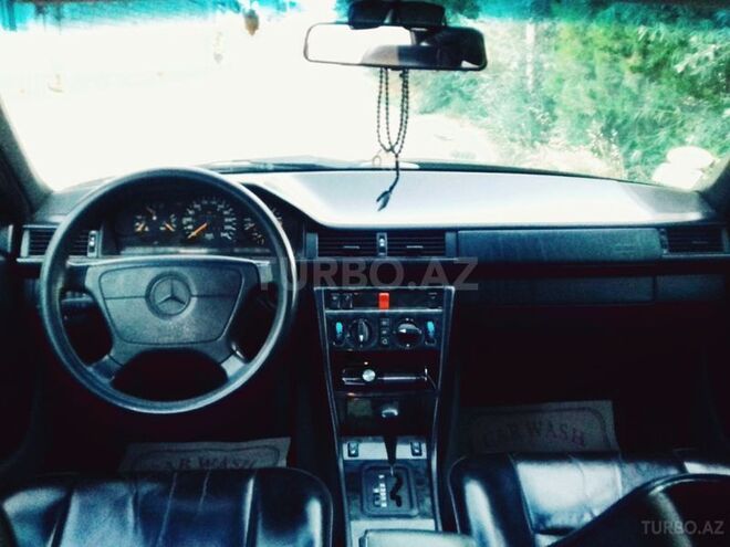 Mercedes E 220 1995, 390,000 km - 2.2 л - Bakı