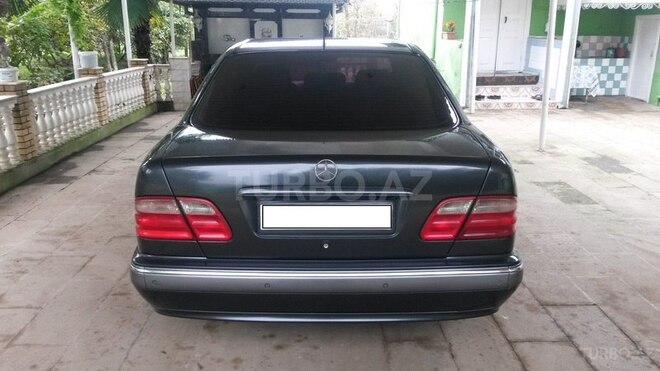 Mercedes E 240 2001, 183,000 km - 2.6 l - Masallı
