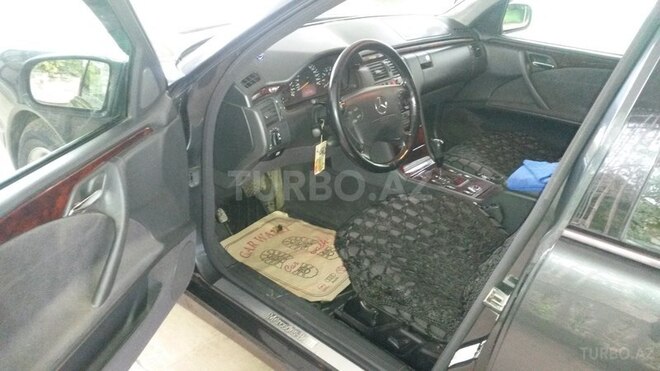 Mercedes E 240 2001, 183,000 km - 2.6 l - Masallı
