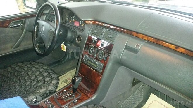 Mercedes E 240 2001, 183,000 km - 2.6 l - Masallı