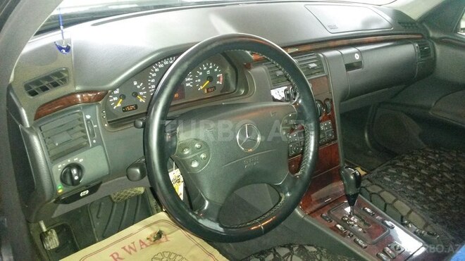 Mercedes E 240 2001, 183,000 km - 2.6 l - Masallı