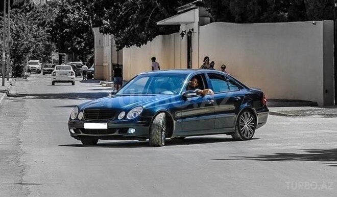 Mercedes E 220 2003, 20,020 km - 2.2 л - Bakı