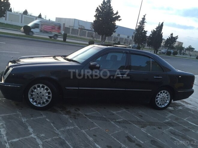 Mercedes E 270 2000, 286,000 km - 2.7 l - Sumqayıt
