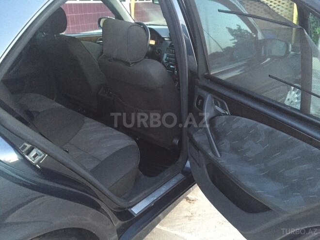 Mercedes E 270 2000, 286,000 km - 2.7 l - Sumqayıt