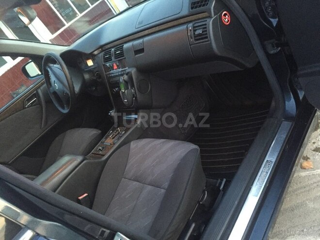 Mercedes E 270 2000, 286,000 km - 2.7 l - Sumqayıt