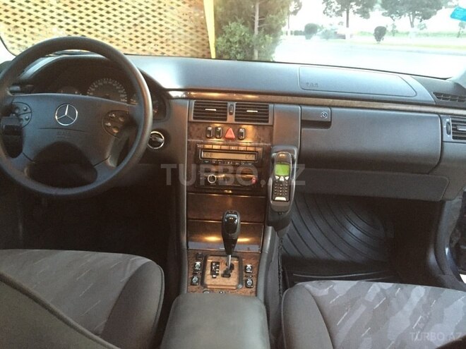 Mercedes E 270 2000, 286,000 km - 2.7 l - Sumqayıt