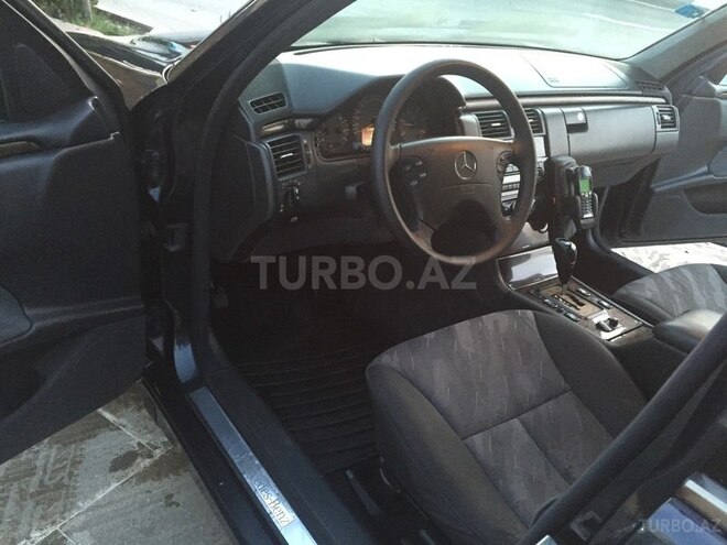 Mercedes E 270 2000, 286,000 km - 2.7 l - Sumqayıt