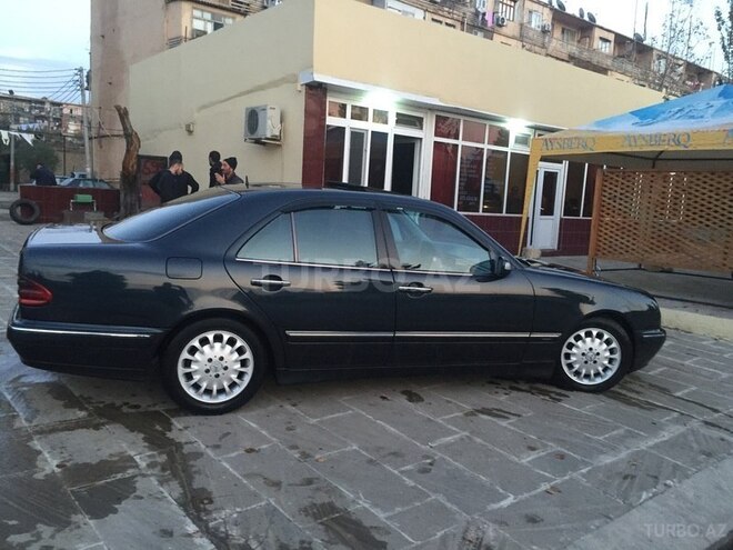 Mercedes E 270 2000, 286,000 km - 2.7 l - Sumqayıt