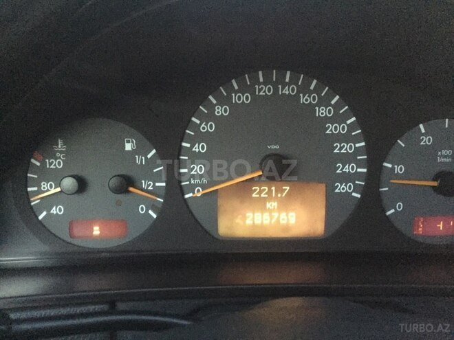Mercedes E 270 2000, 286,000 km - 2.7 l - Sumqayıt