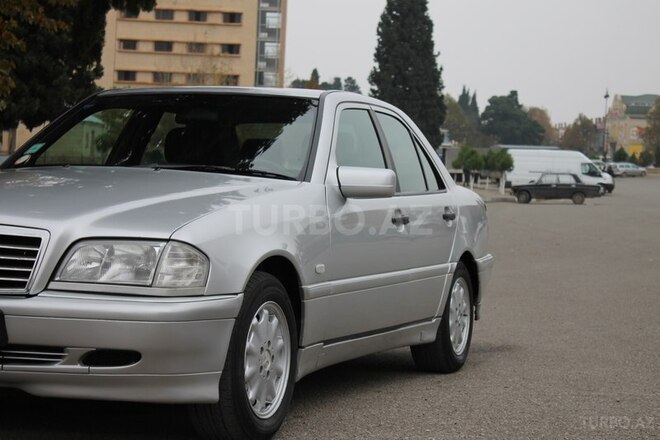 Mercedes C 200 2000, 175,000 km - 2.0 l - Bakı