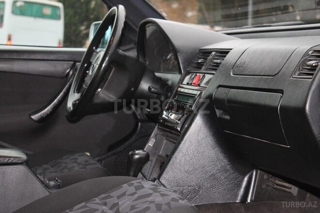 Mercedes C 200 2000, 175,000 km - 2.0 l - Bakı