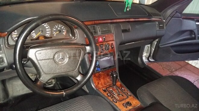 Mercedes E 240 1999, 355,000 km - 2.4 l - Bakı