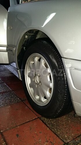 Mercedes E 240 1999, 355,000 km - 2.4 l - Bakı