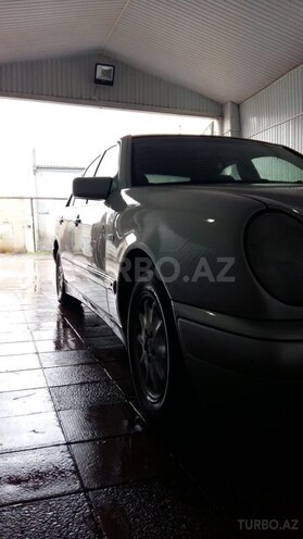 Mercedes E 240 1999, 355,000 km - 2.4 l - Bakı