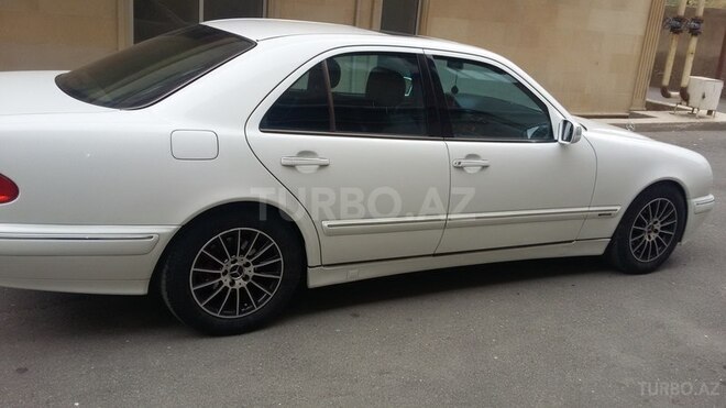 Mercedes E 240 2001, 203,000 km - 2.4 l - Bakı