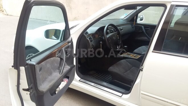 Mercedes E 240 2001, 203,000 km - 2.4 l - Bakı