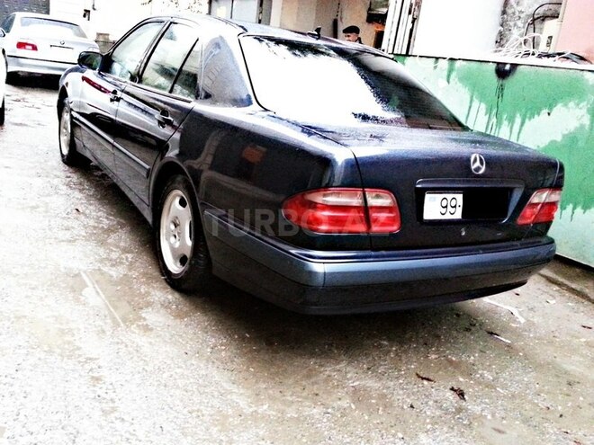 Mercedes E 220 1999, 359,500 km - 2.2 l - Bakı
