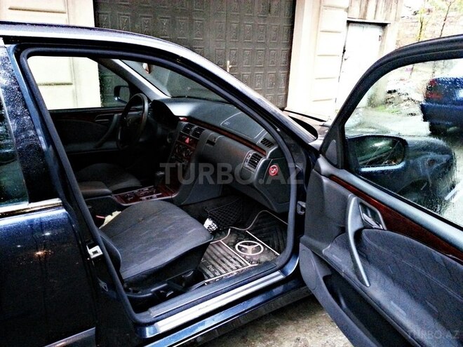 Mercedes E 220 1999, 359,500 km - 2.2 l - Bakı