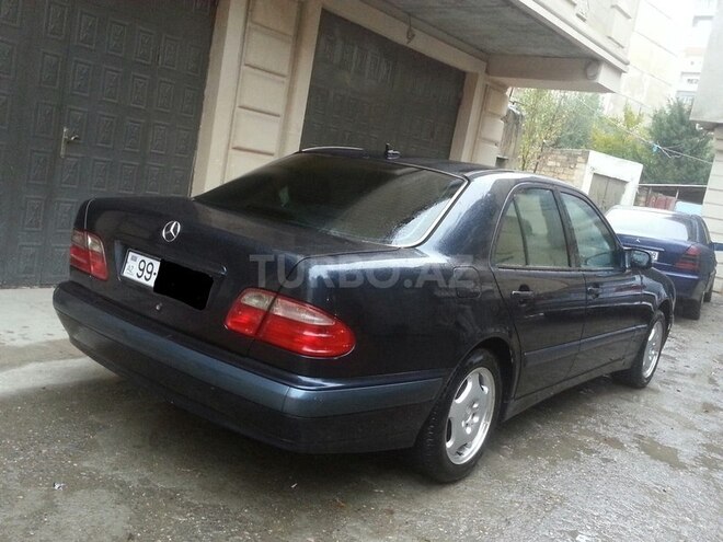Mercedes E 220 1999, 359,500 km - 2.2 l - Bakı