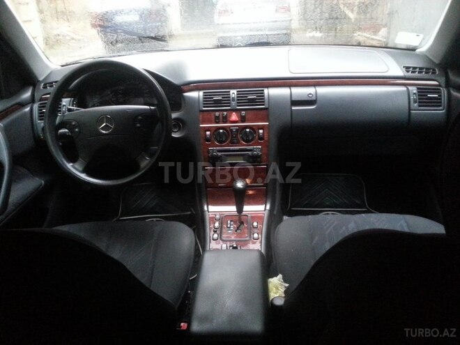Mercedes E 220 1999, 359,500 km - 2.2 l - Bakı