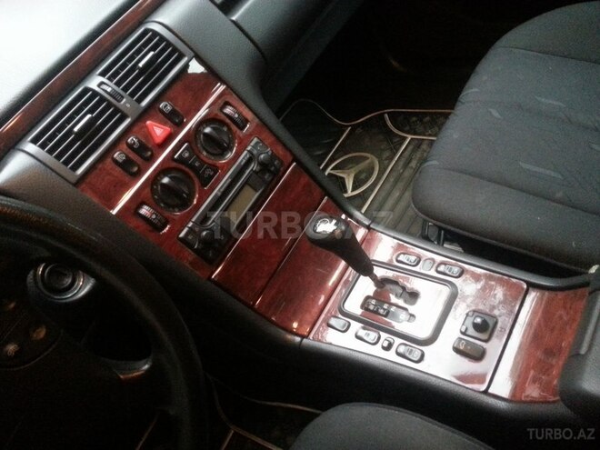 Mercedes E 220 1999, 359,500 km - 2.2 l - Bakı