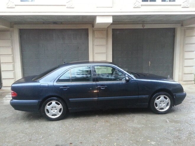 Mercedes E 220 1999, 359,500 km - 2.2 l - Bakı