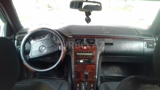 Mercedes E 200 1996, 214,000 km - 2.0 л - Şəmkir