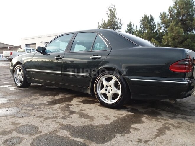 Mercedes E 320 2001, 380,000 km - 3.2 л - Quba