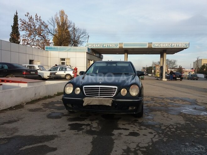 Mercedes E 320 2001, 380,000 km - 3.2 л - Quba