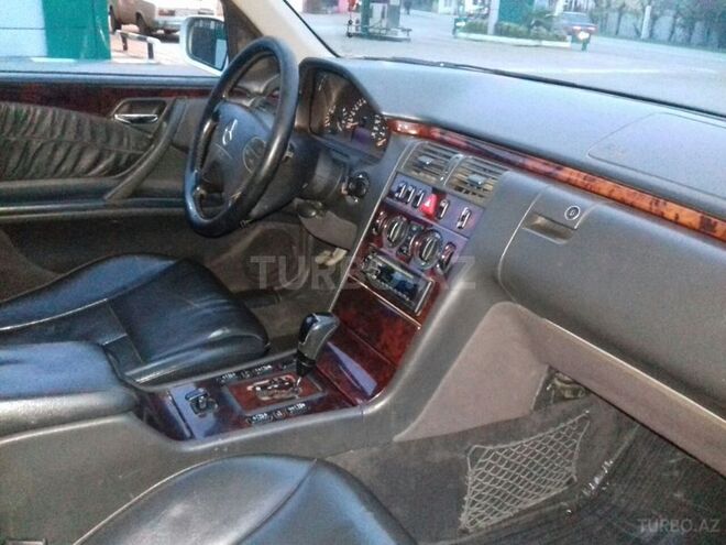 Mercedes E 240 2001, 220,000 km - 2.6 l - Masallı
