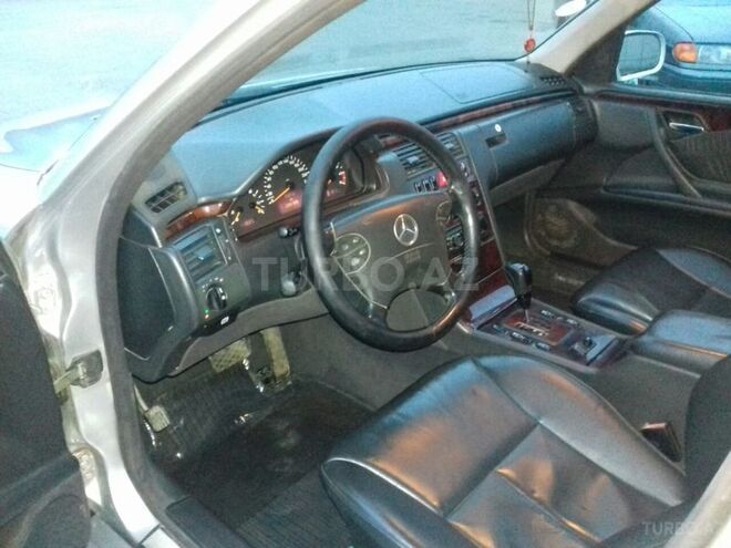 Mercedes E 240 2001, 220,000 km - 2.6 l - Masallı