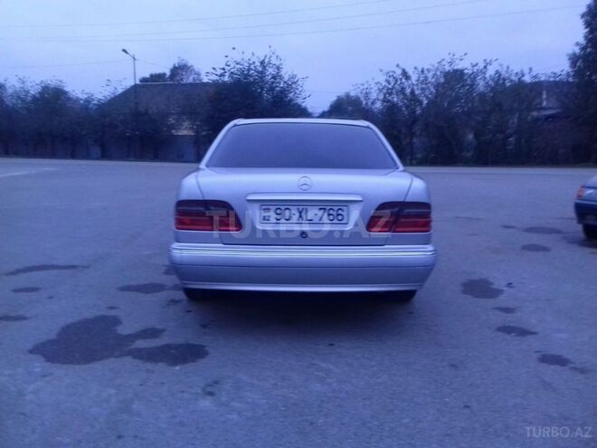 Mercedes E 240 2001, 220,000 km - 2.6 l - Masallı