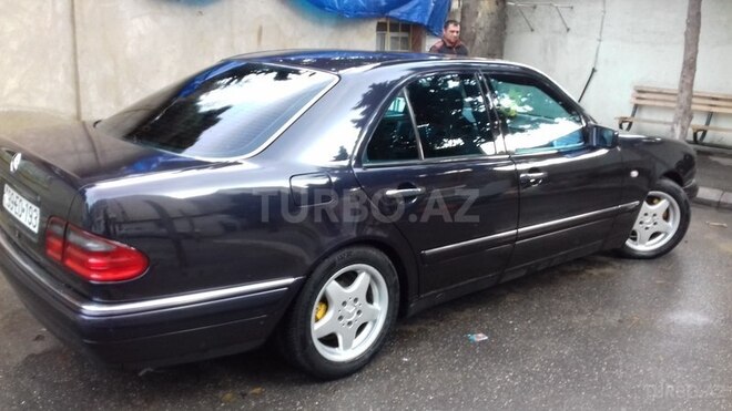 Mercedes E 220 1999, 230,000 km - 2.2 l - Bakı
